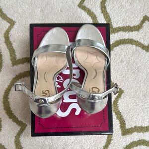 Chic Silver Women's Sandals SAM EDELMAN. Worn only once SIZE 8